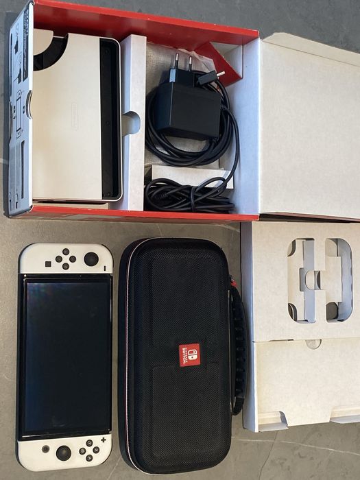 Nintendo Switch OLED 64GB