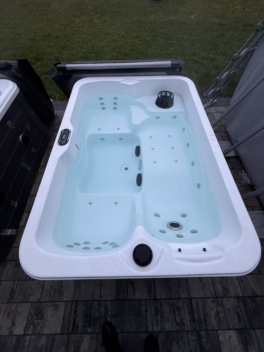 Jacuzzi zewnetrzne całoroczne 3 osobowe bluetooth muzyka