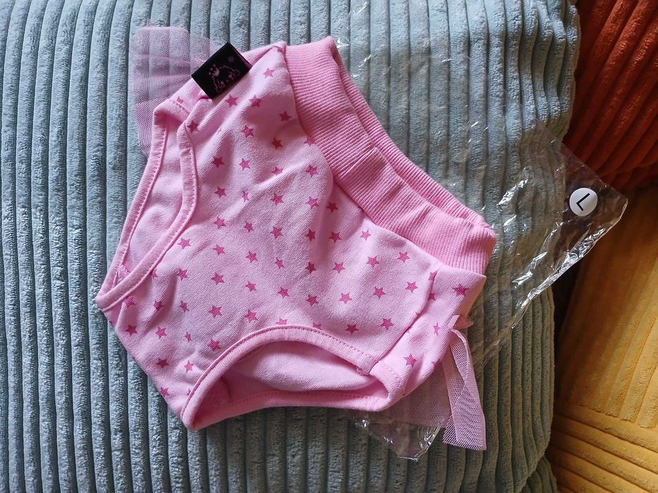 Majtki Na Cieczkę Dla Psa Suczki L nie były używane.