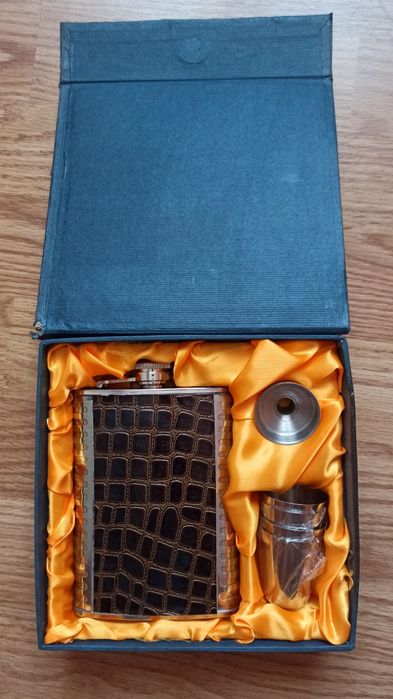 Подарунковий набір фляга, рюмки