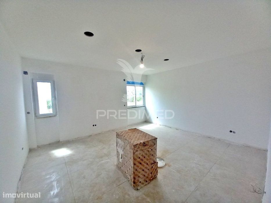 Apartamento T2 Totalmente Remodelado no Carregado