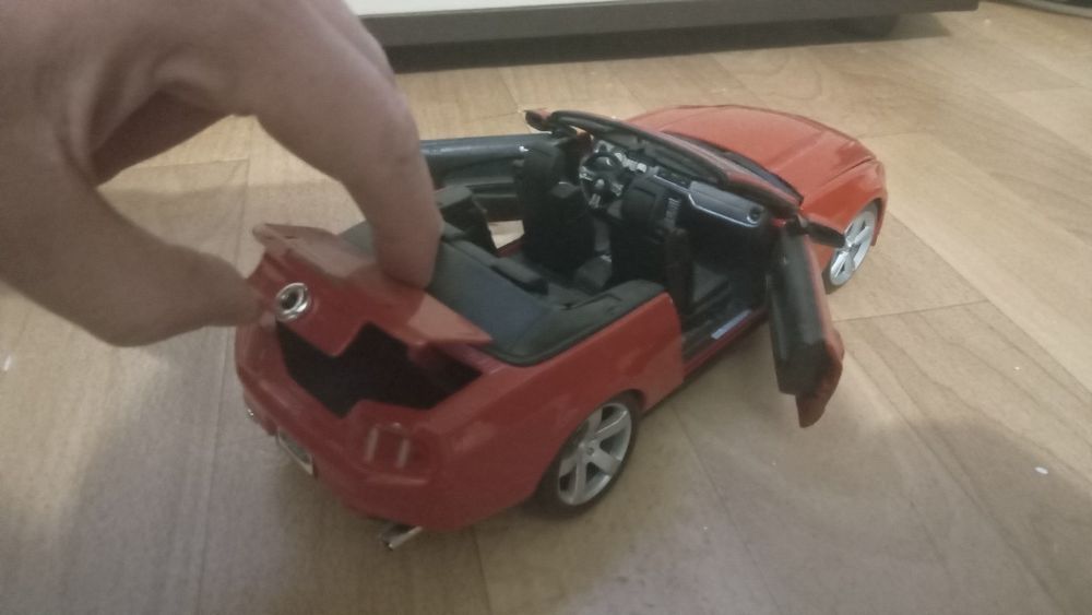 Колекційна модель 1.18 Ford Mustang