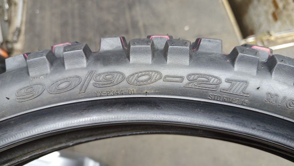 Шина, покрышка на мото эндуро