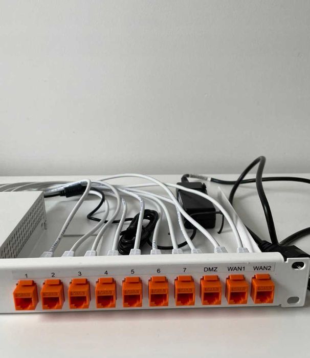 Fortinet FortiGate FG-60D – Firewall UTM + Rack Kit + Patchcordy