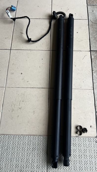 Амортизаторы задней двери Mercedes GLЕ  A1678901000Q08, A1679800564Q06