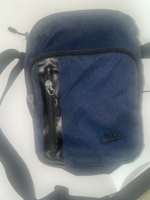 Bolsa nike tech usada