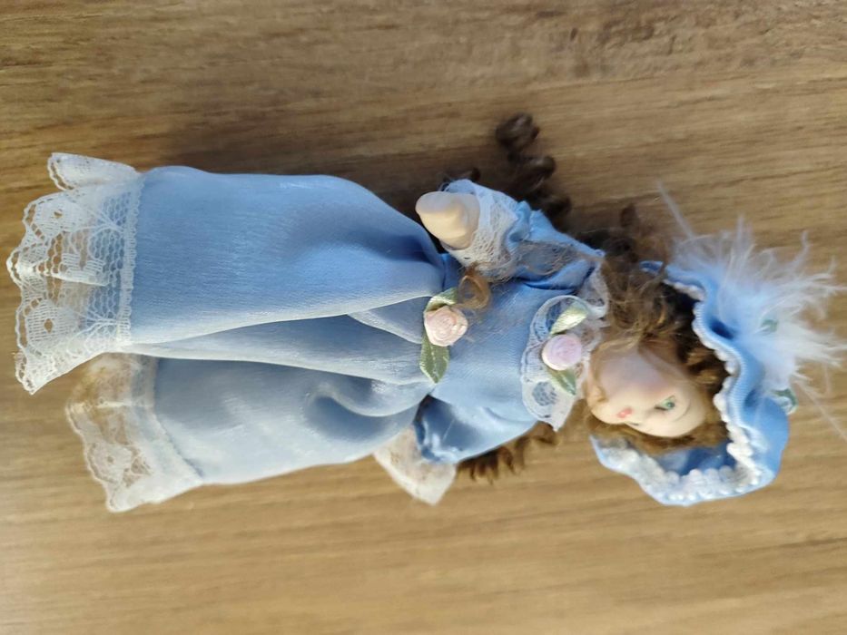 Porcelanowa lalka