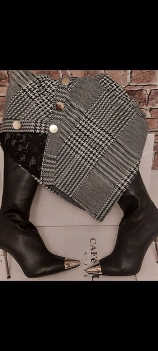 Atrakcyjna spódniczka w kratkę z koronkową wstawką Made in Italy