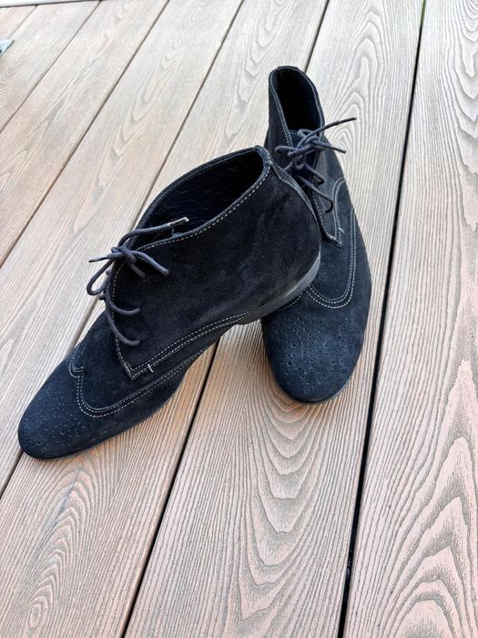 Buty męskie Tommy Hilfiger 44 zamszowe trzewiki męskie typu chukka z przeszyciami wingtip (brogsy)