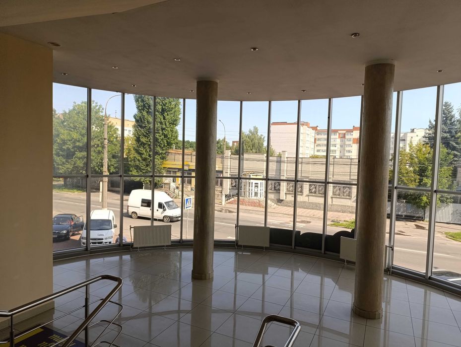 Довгострокова оренда торгової площі під меблевий шоурум