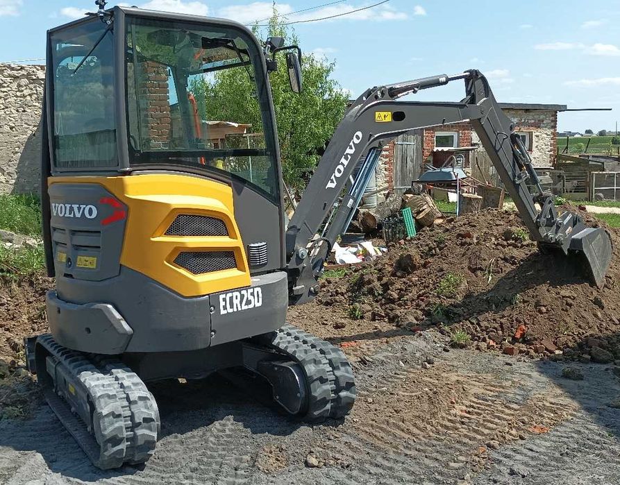 Wynajem, usługi minikoparka VOLVO ECR25D - 2,6t