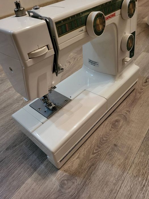 Электромеханическая швейная машина Janome 394
