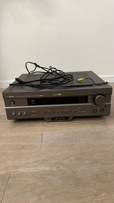 Yamaha RX-V520RDS – sprawny amplituner 5.1 + zasilacz, kable i pilot