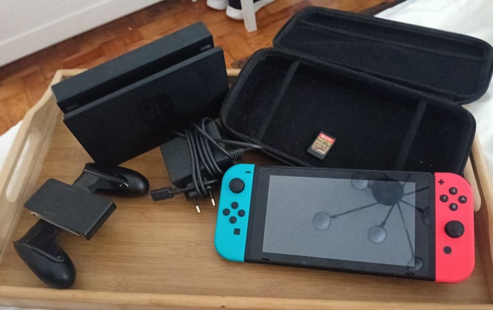 Nintendo Switch V2  em perfeito estado Único Dono