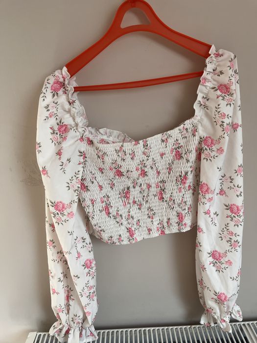 Hiszpanka w kwiaty,Hiszpanka z bufiastymi rękawami