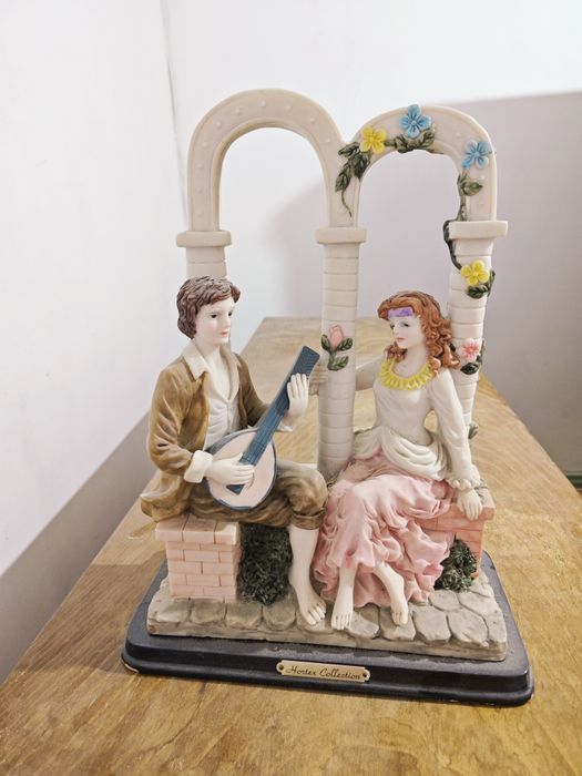 Estatueta decorativa com casal