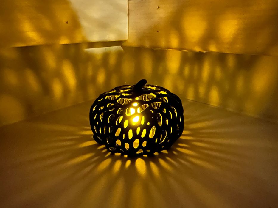 Abóbora Halloween Voronoi (Luz de Chá)