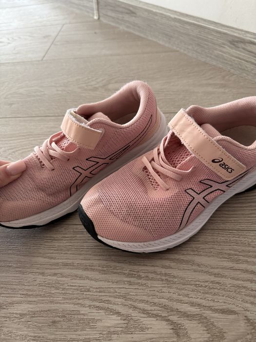 Дитячі кросівки asics (оригінал)для дівчинки