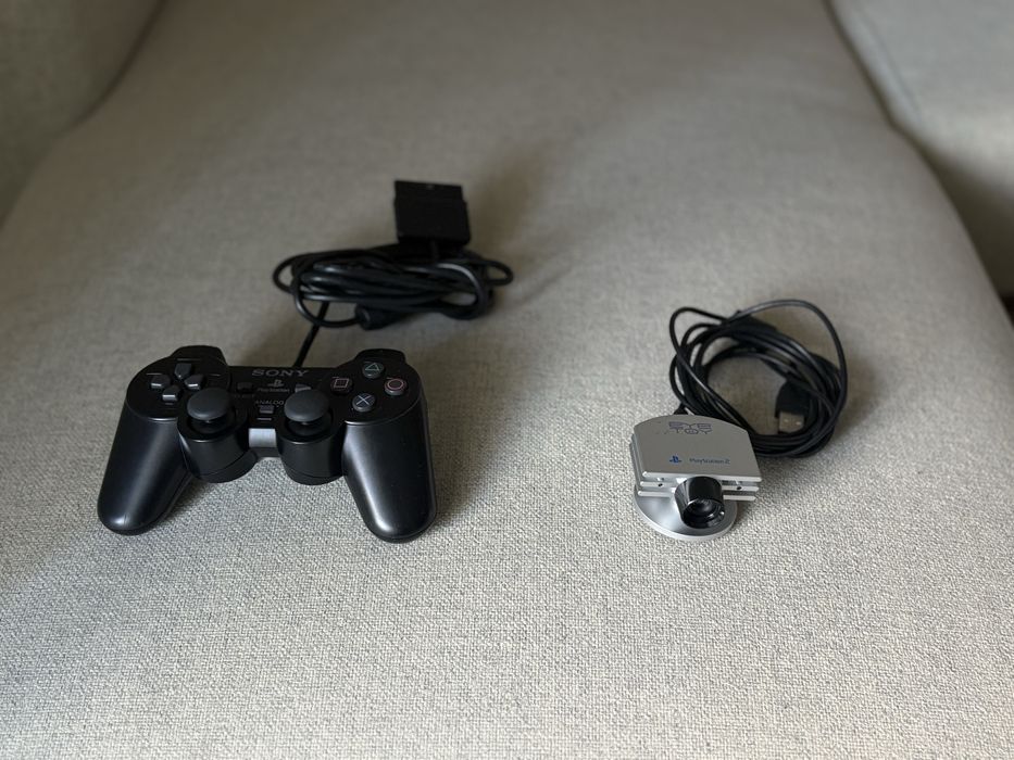 Playstation 2 - inclui comando, camera, cartão de memória e cabos