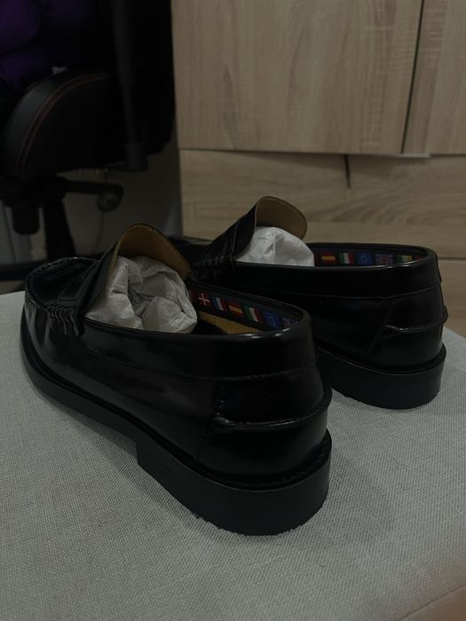 Mocassins em Pele Verniz com Travessão