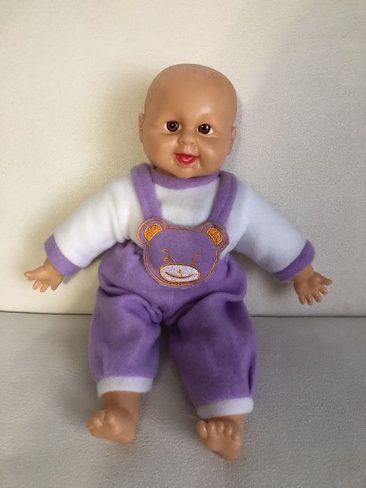 Гарна лялька, пупс.