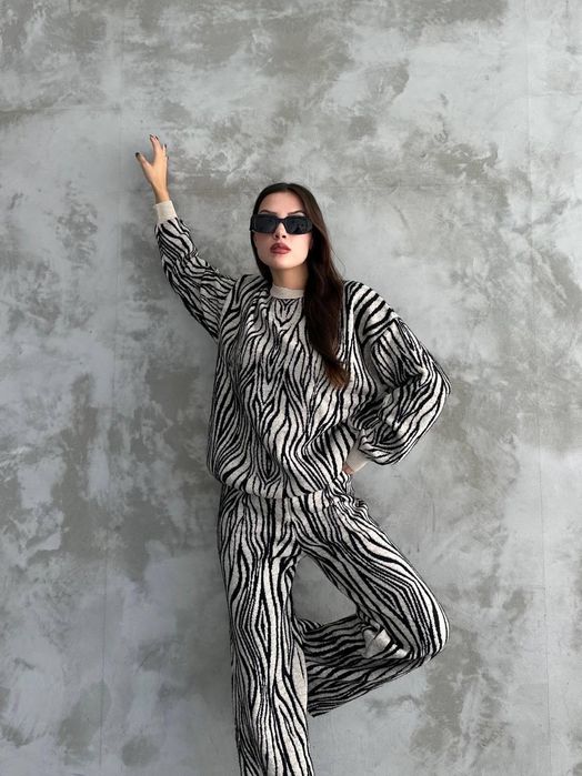 Стильний трикотажний костюм