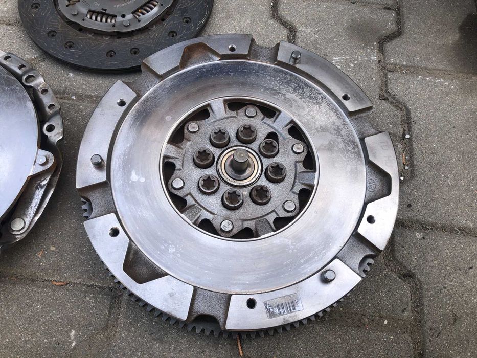 Koło Dwumasowe Dwumasa Sprzęgło BMW E90 E91 E92 E60 E61 3.0d M57