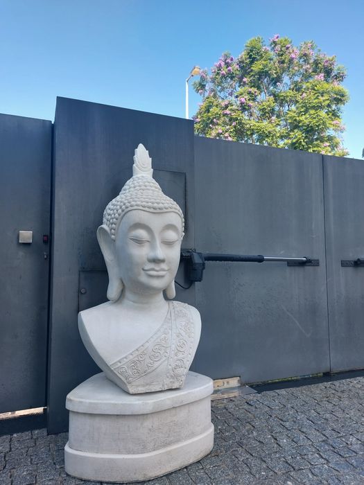 cabeça de buda gigante