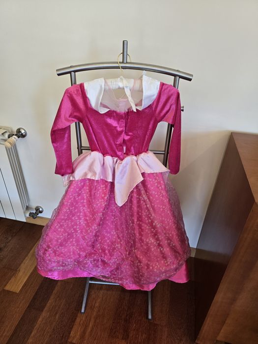 Vestido da Cinderela comprado na loja Disney.
