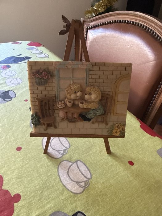 Quadrozinho decorativo ouriços em cavalete de madeira