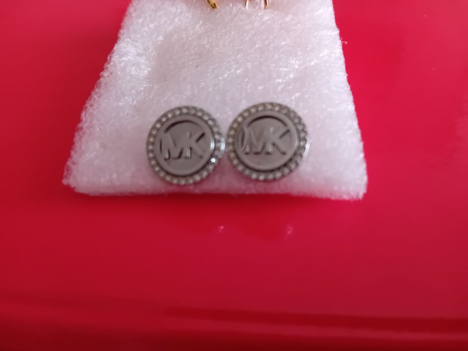 Kolczyki logowane Micheal Kors.