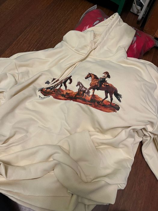 Nowa bluza bezowa z konikami