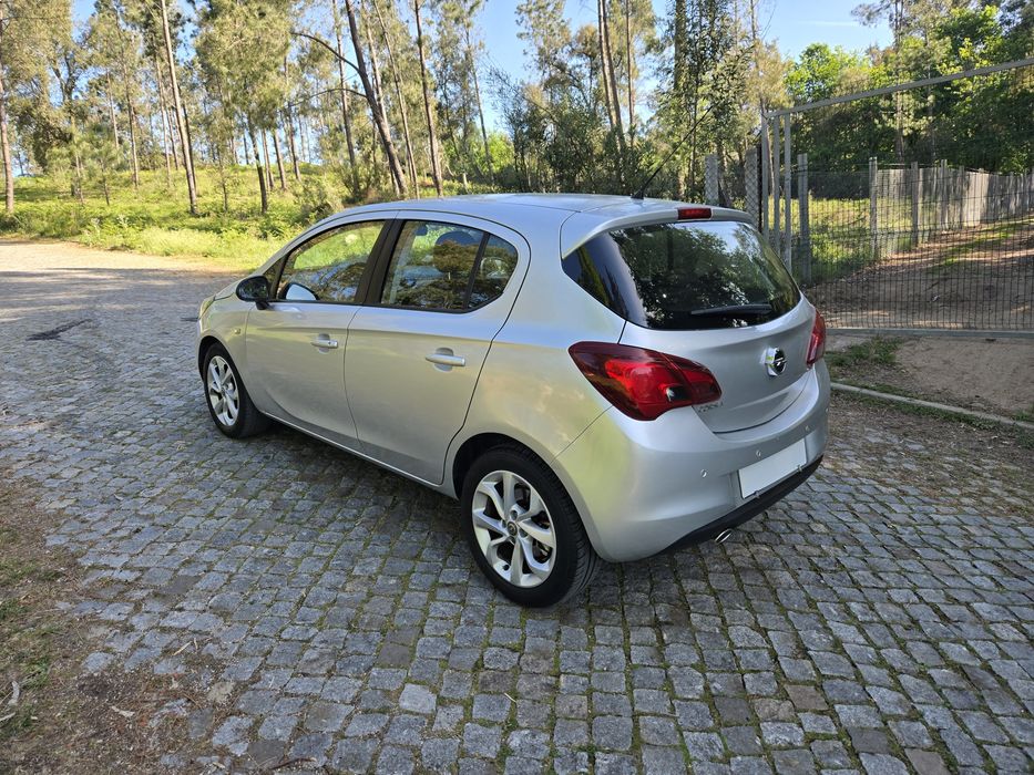 Carro em excelente estado , revisado sem nada a apontar