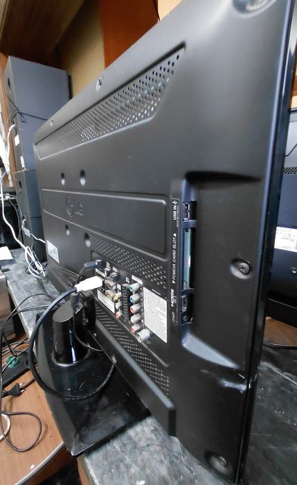 Televisão  LG com 26 polegadas e descodificador digital