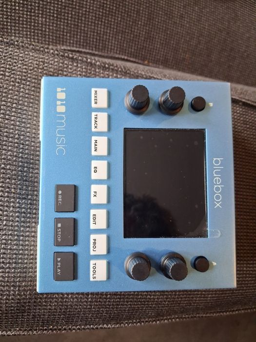 1010Music Bluebox e uma carrada de acessórios