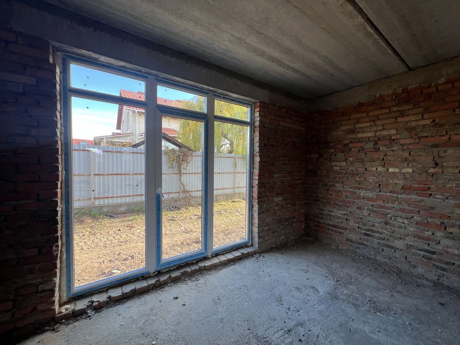 Продам таунхаус в Зарванцях