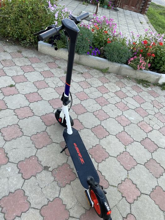Електро самокат Aprilia eSRZ