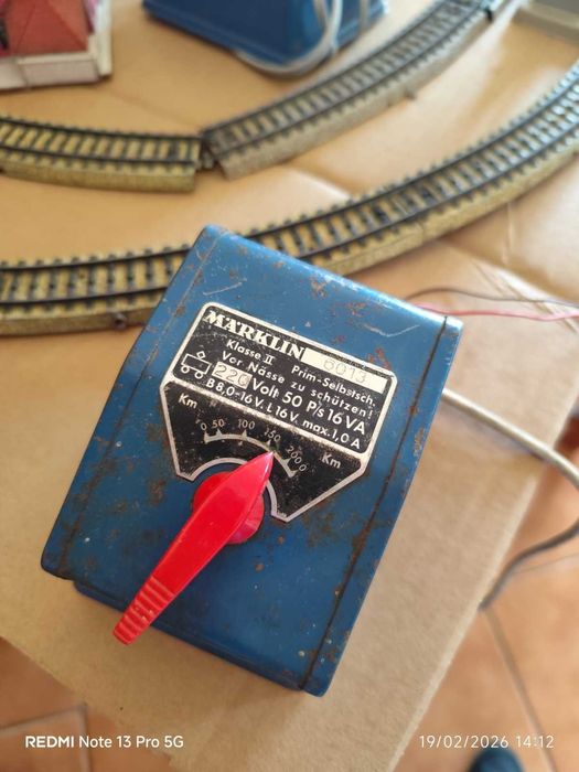 Pista de comboios elétricos (com 6 metros)