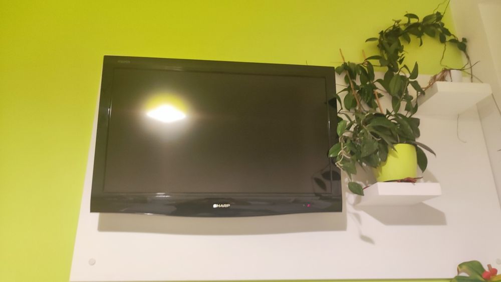SHARP aquos 32" , z pilotem + tuner