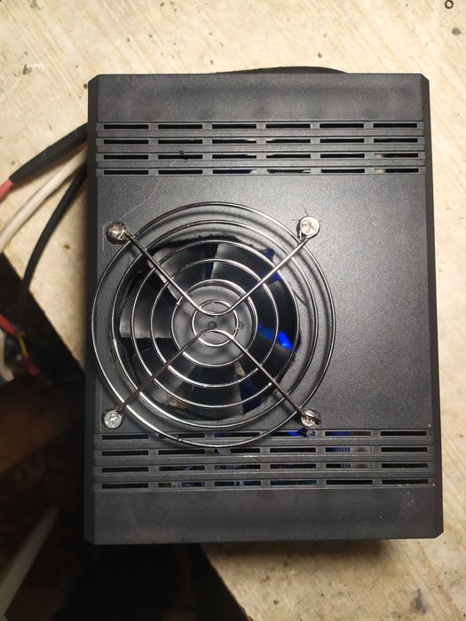 Автоматичний зарядний пристрій для АКБ 12 вольт.