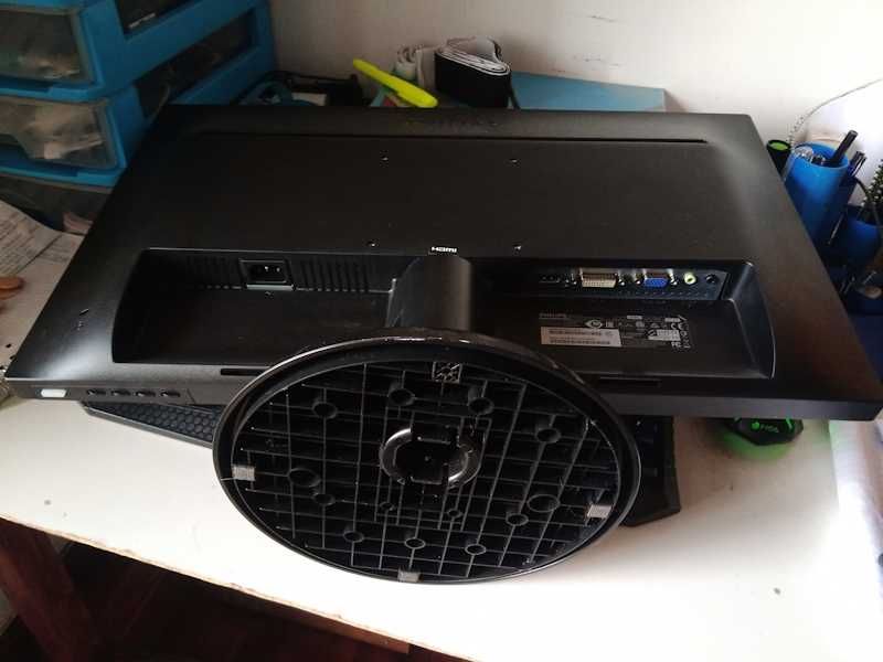 Monitor com som 24'' para PC marca Philips (como novo)