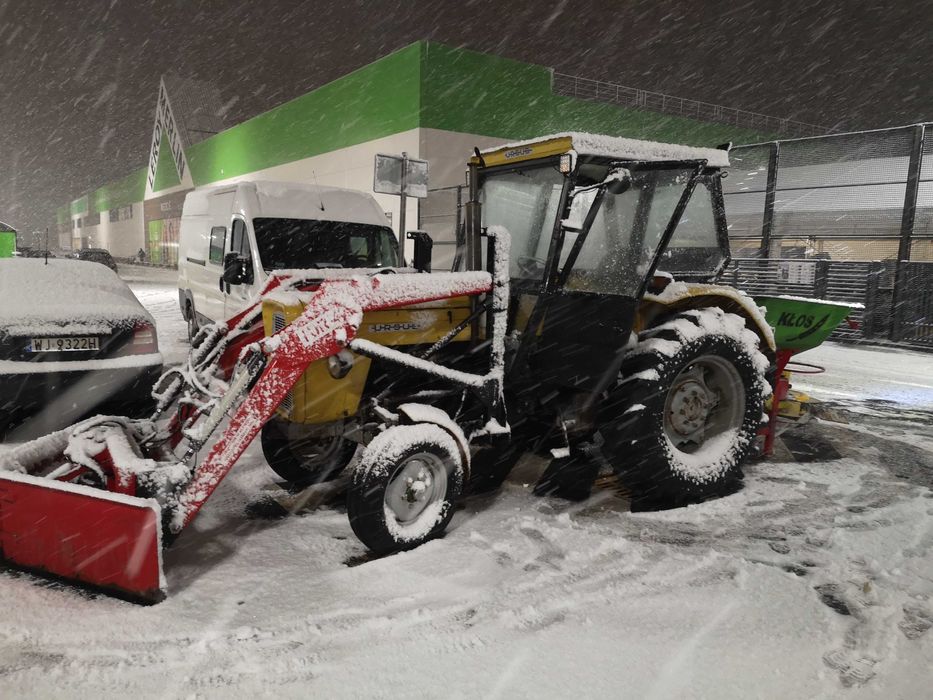 Odśnieżanie dachów, parkingów, dróg, magazynów, osiedli