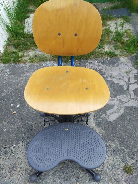 Крісло з підставкою