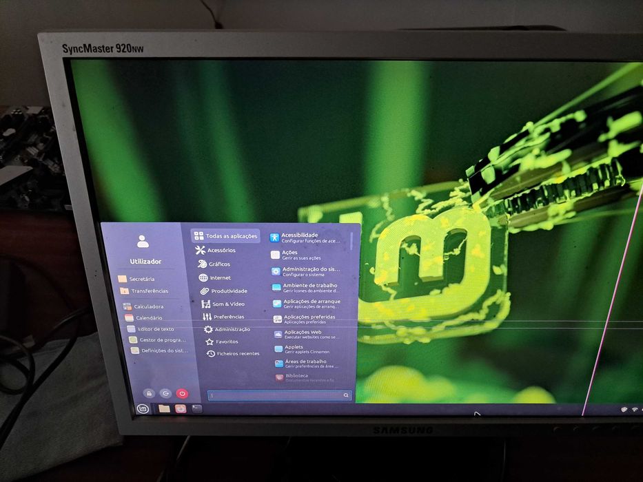 Pc (8GB de Ram e SSD de 480 GB) com board e caixa Asus e LINUX MINT