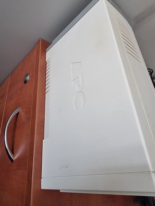 ИБП APC Back UPS 650 cs, с рабочей батареей и кабелями