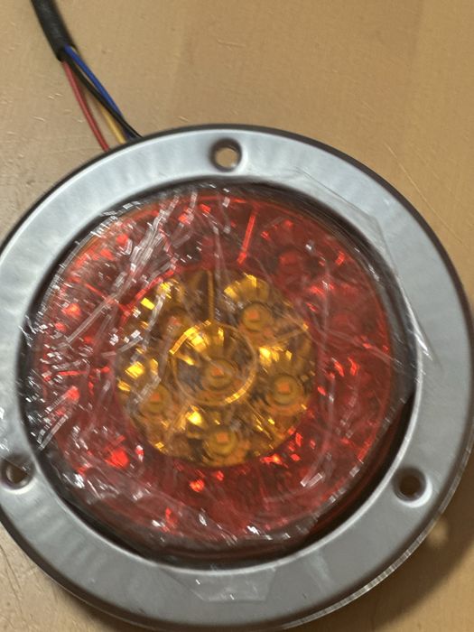Farolin traseiro atrelado tenho 6
