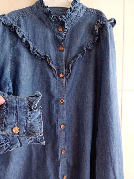 Пакет одягу для дівчинки.