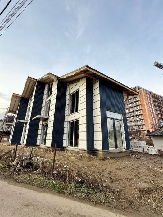 Продаж будинок в центрі Яремче