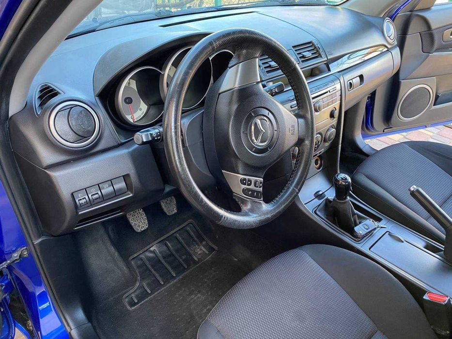 Автомобіль Mazda 3