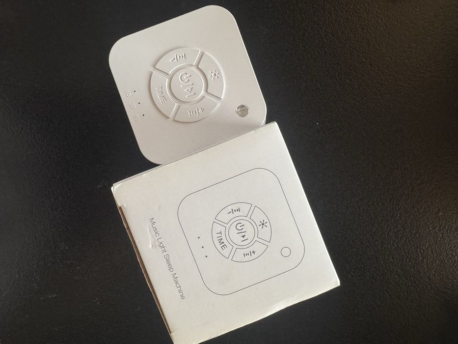 Generator białego szumu kostka uspokajajaca